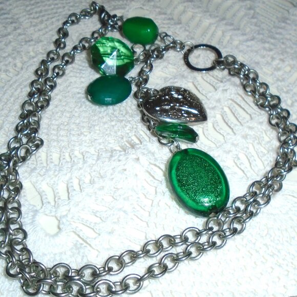 Silver and Green necklace - Picture 1 of 2